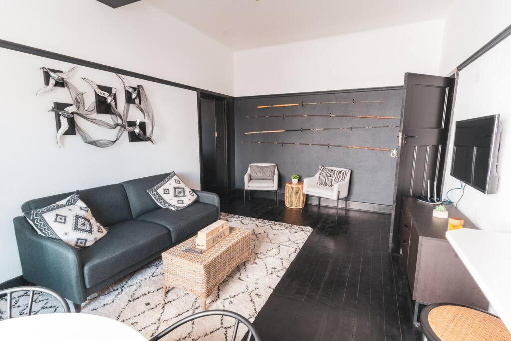 Cozy One-Bedroom In The Heart Of Sea Point Città del Capo Esterno foto