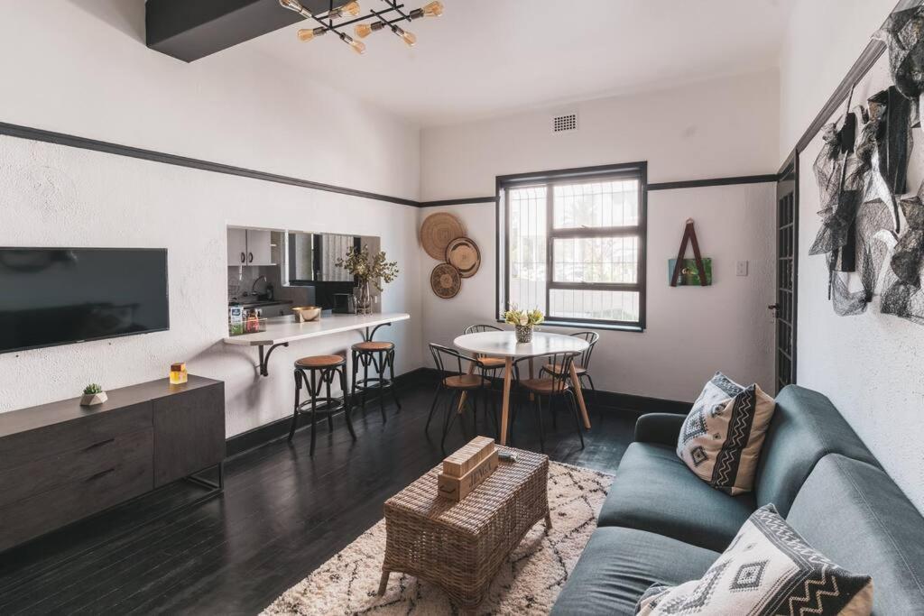 Cozy One-Bedroom In The Heart Of Sea Point Città del Capo Esterno foto
