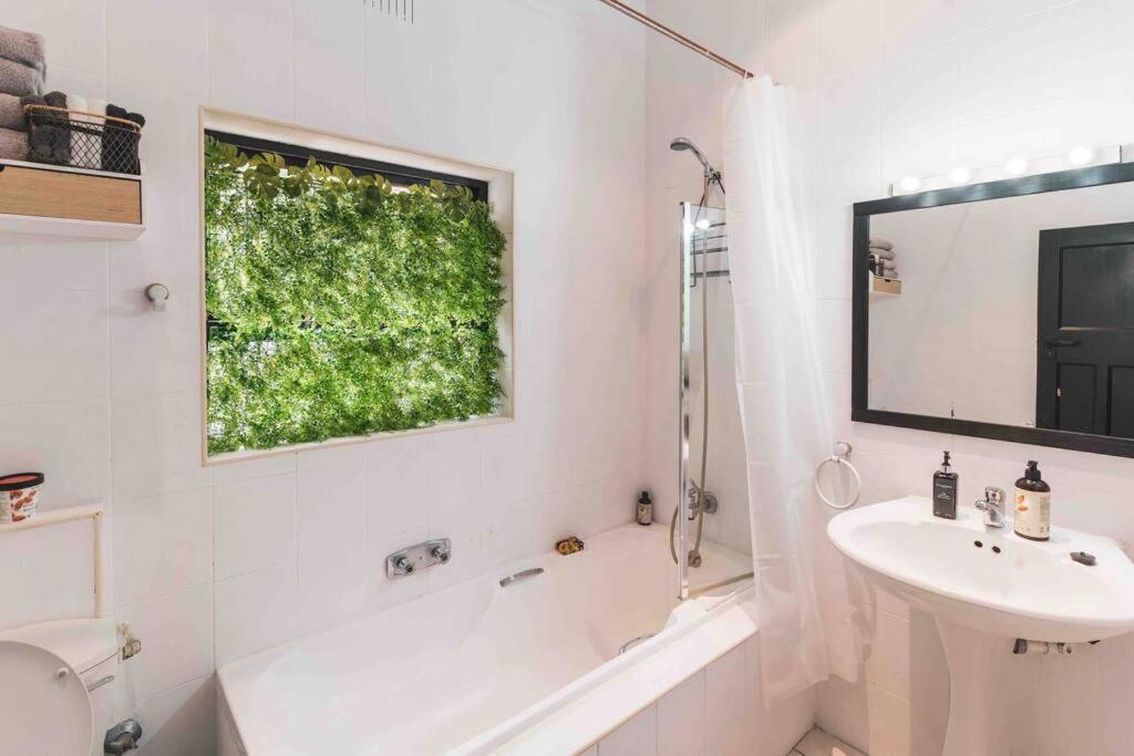 Cozy One-Bedroom In The Heart Of Sea Point Città del Capo Esterno foto